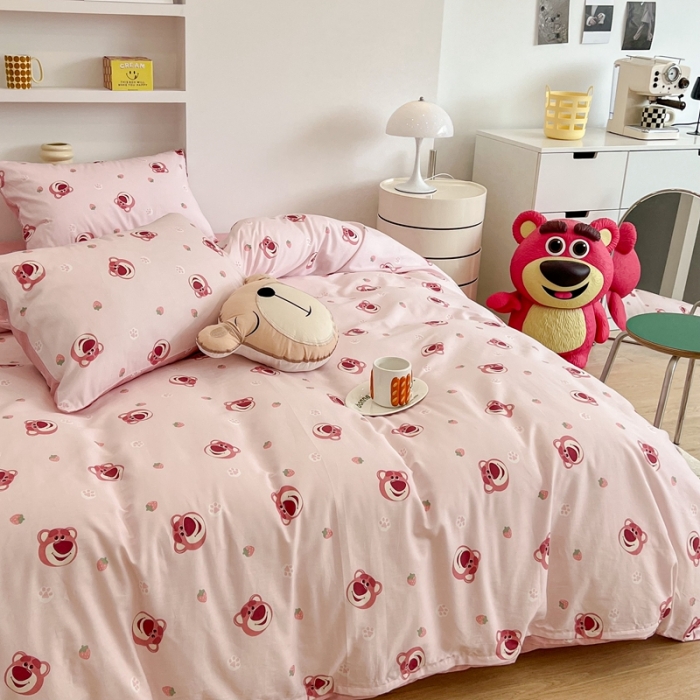 91家纺网 家纺一手货源 找家纺 昔可家纺2022新款迪士尼全棉四件套 草莓脚印熊