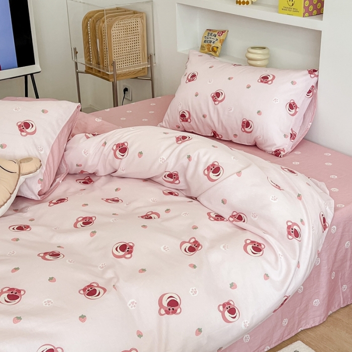 91家纺网 家纺一手货源 找家纺 昔可家纺2022新款迪士尼全棉四件套 草莓脚印熊