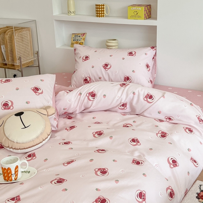 91家纺网 家纺一手货源 找家纺 昔可家纺2022新款迪士尼全棉四件套 草莓脚印熊