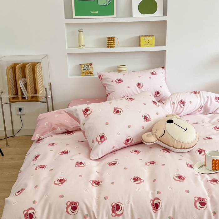 91家纺网 家纺一手货源 找家纺 昔可家纺2022新款迪士尼全棉四件套 草莓脚印熊