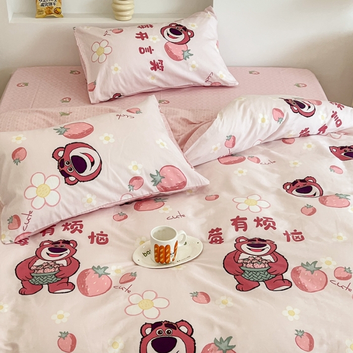 91家纺网 家纺一手货源 找家纺 昔可家纺2022新款迪士尼全棉四件套 莓烦恼熊