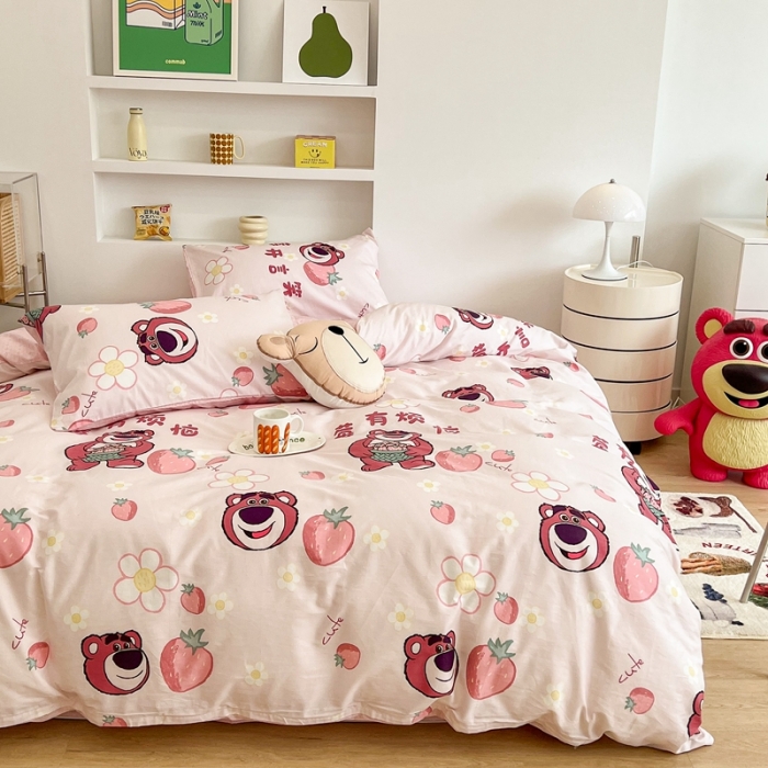 91家纺网 家纺一手货源 找家纺 昔可家纺2022新款迪士尼全棉四件套 莓烦恼熊