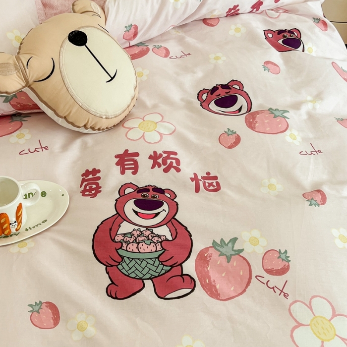 91家纺网 家纺一手货源 找家纺 昔可家纺2022新款迪士尼全棉四件套 莓烦恼熊