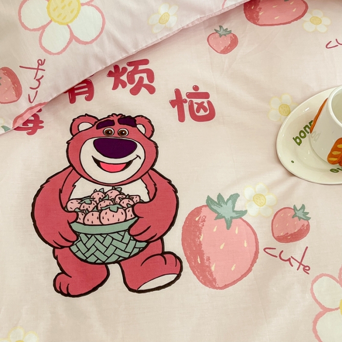 91家纺网 家纺一手货源 找家纺 昔可家纺2022新款迪士尼全棉四件套 莓烦恼熊