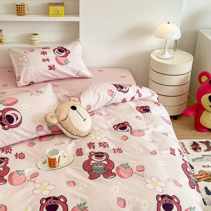 91家纺网 家纺一手货源 找家纺 昔可家纺2022新款迪士尼全棉四件套 莓烦恼熊
