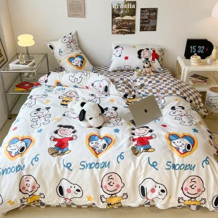 91家纺网 家纺一手货源 找家纺 昔可家纺2022新款正版授权史努比全棉四件套 小玩伴白