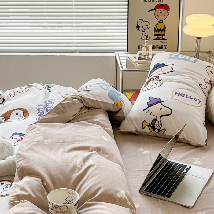 91家纺网 家纺一手货源 找家纺 昔可家纺2022新款正版授权史努比全棉四件套 背包旅行