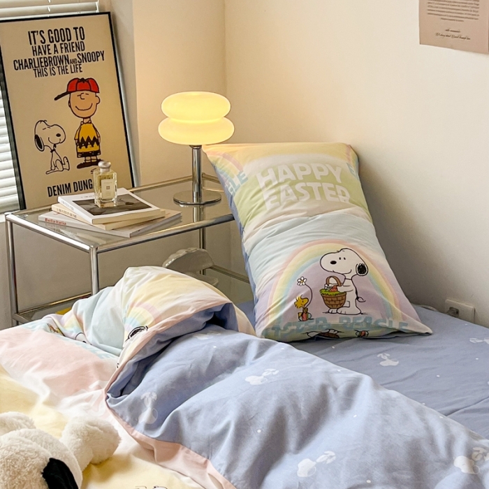 91家纺网 家纺一手货源 找家纺 昔可家纺2022新款正版授权史努比全棉四件套 彩虹下的欢乐