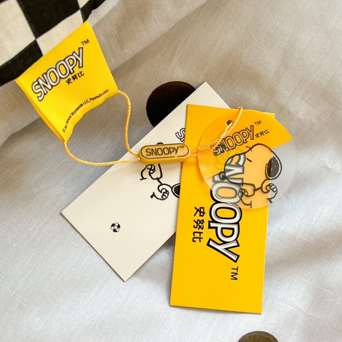 91家纺网 家纺一手货源 找家纺 昔可家纺2022新款正版授权史努比全棉四件套 黑波点史努比