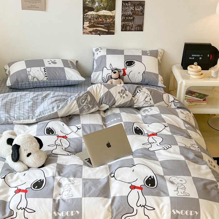 91家纺网 家纺一手货源 找家纺 昔可家纺2022新款正版授权史努比全棉四件套 灰格史努比