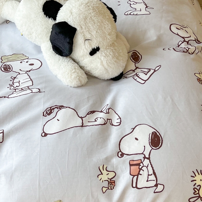 91家纺网 家纺一手货源 找家纺 昔可家纺2022新款正版授权史努比全棉四件套 灰色幻想