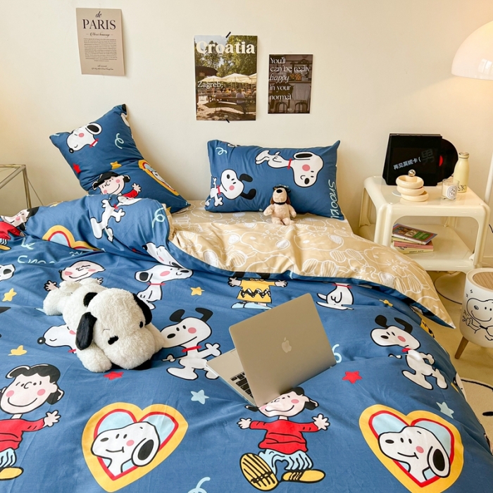 91家纺网 家纺一手货源 找家纺 昔可家纺2022新款正版授权史努比全棉四件套 小玩伴蓝