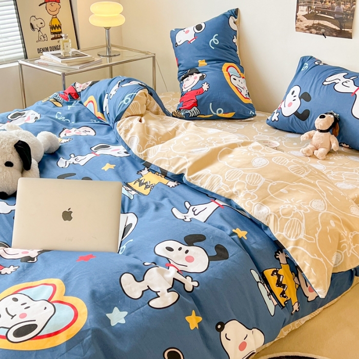 91家纺网 家纺一手货源 找家纺 昔可家纺2022新款正版授权史努比全棉四件套 小玩伴蓝