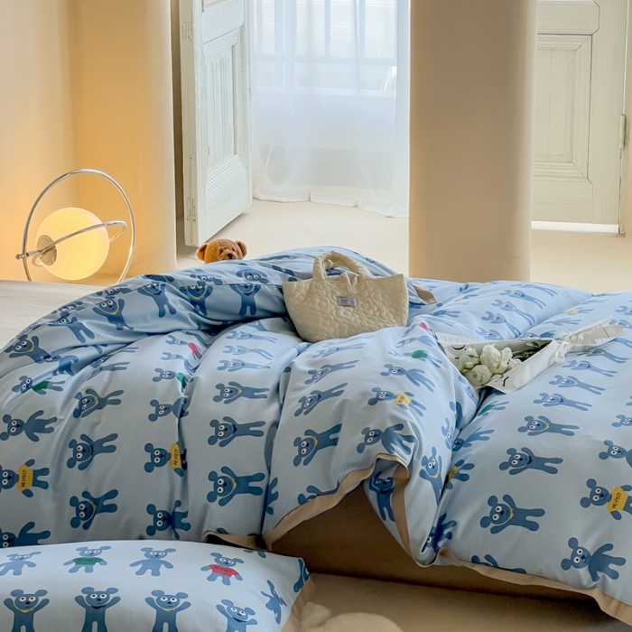 91家纺网 家纺一手货源 找家纺 汇庭 2022新款长绒棉印花学生春秋被 姜饼人蓝