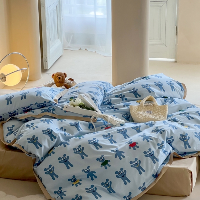 91家纺网 家纺一手货源 找家纺 汇庭 2022新款长绒棉印花学生春秋被 姜饼人蓝