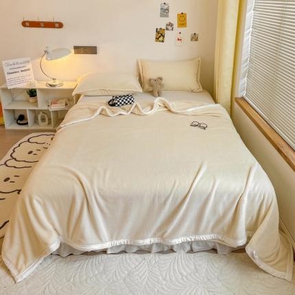 91家纺网 家纺一手货源 找家纺 雅萱家纺 2022新款纯色牛奶绒多功能毛毯 米白