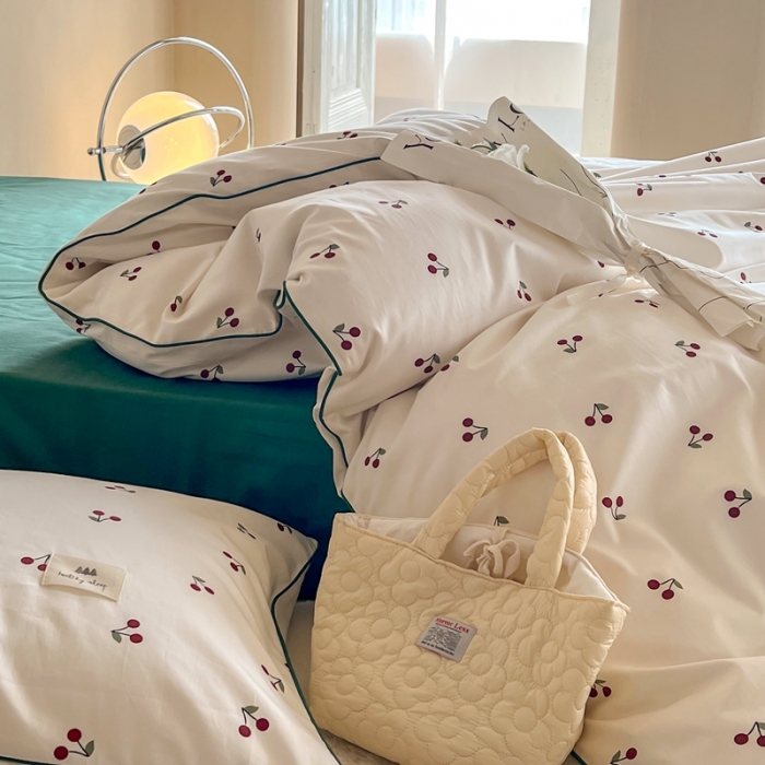 91家纺网 家纺一手货源 找家纺 汇庭 2022新款长绒棉印花学生春秋被 小樱桃