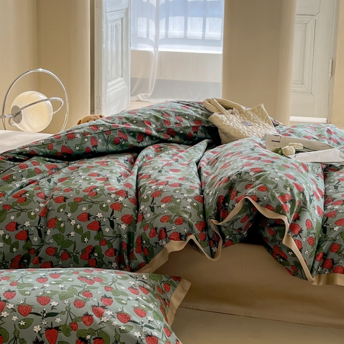 91家纺网 家纺一手货源 找家纺 汇庭 2022新款长绒棉印花学生春秋被 芝士草莓