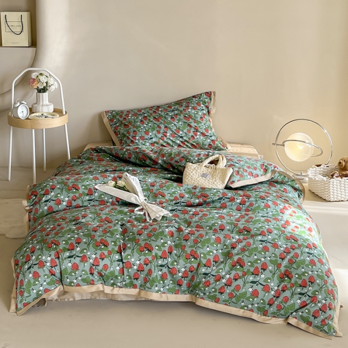 91家纺网 家纺一手货源 找家纺 汇庭 2022新款长绒棉印花学生春秋被 芝士草莓