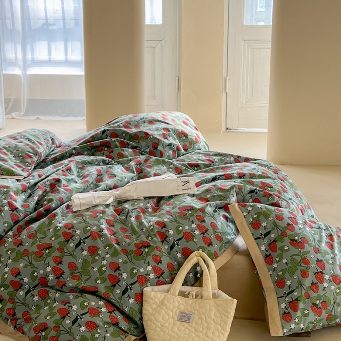 91家纺网 家纺一手货源 找家纺 汇庭 2022新款长绒棉印花学生春秋被 芝士草莓