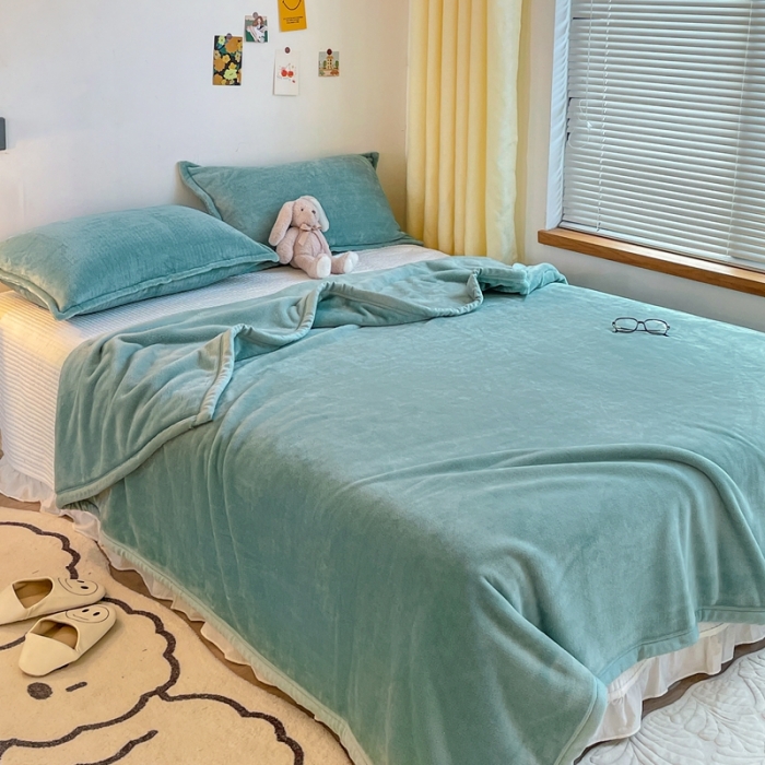 91家纺网 家纺一手货源 找家纺 雅萱家纺 2022新款纯色牛奶绒多功能毛毯 百合绿