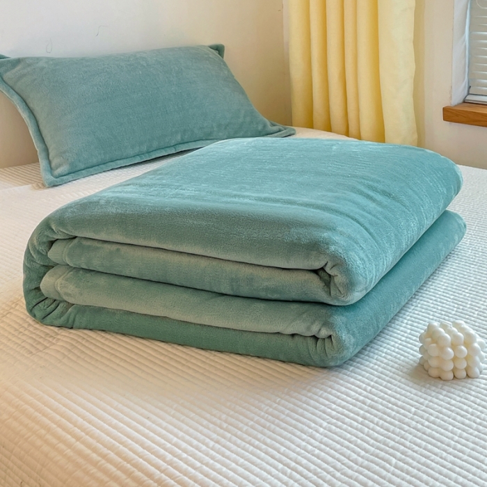 91家纺网 家纺一手货源 找家纺 雅萱家纺 2022新款纯色牛奶绒多功能毛毯 百合绿