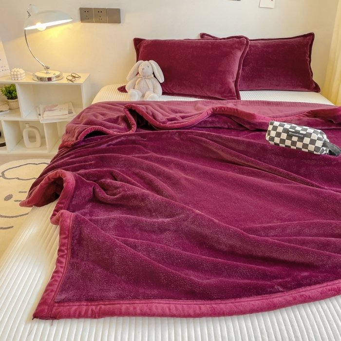 91家纺网 家纺一手货源 找家纺 雅萱家纺 2022新款纯色牛奶绒多功能毛毯 酒红