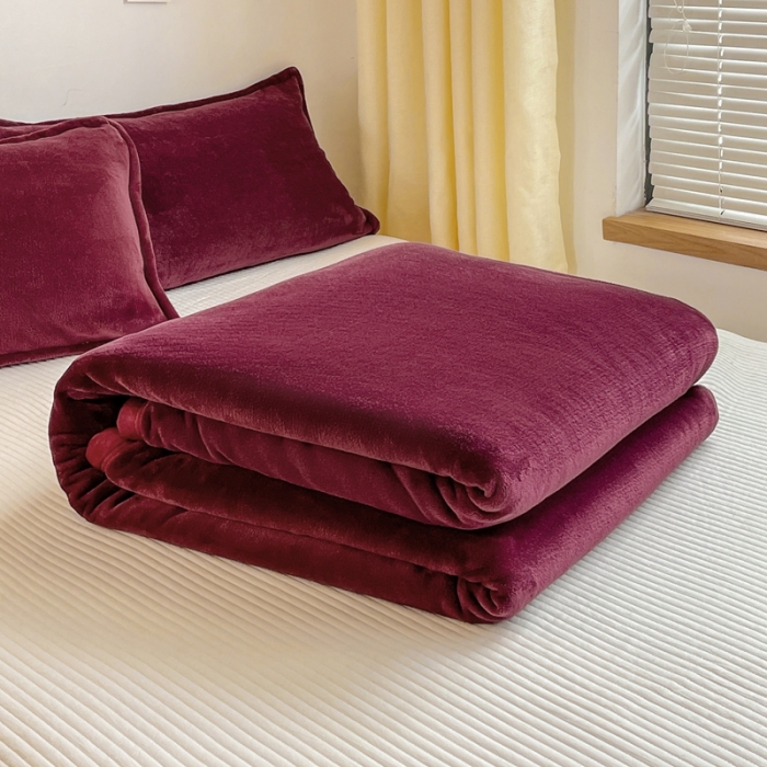 91家纺网 家纺一手货源 找家纺 雅萱家纺 2022新款纯色牛奶绒多功能毛毯 酒红