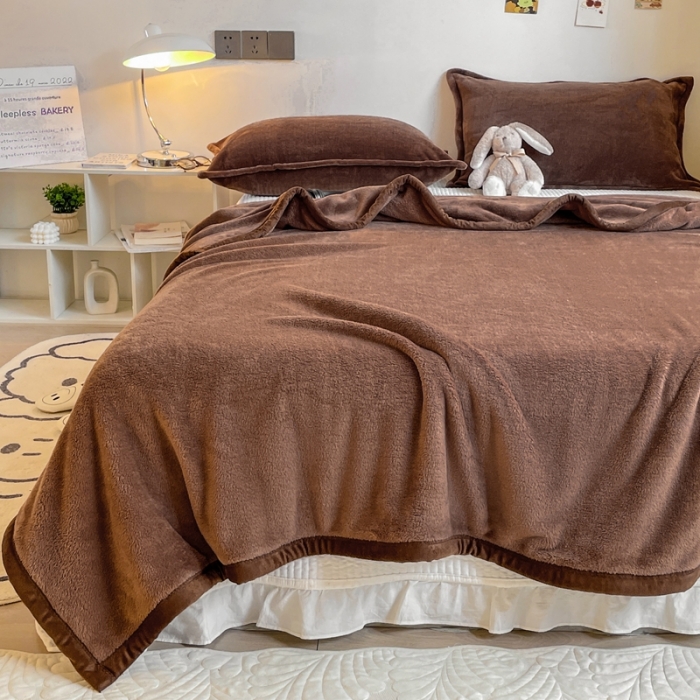 91家纺网 家纺一手货源 找家纺 雅萱家纺 2022新款纯色牛奶绒多功能毛毯 咖啡