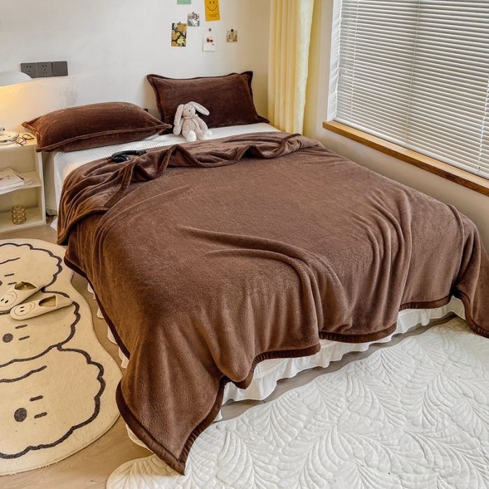 91家纺网 家纺一手货源 找家纺 雅萱家纺 2022新款纯色牛奶绒多功能毛毯 咖啡