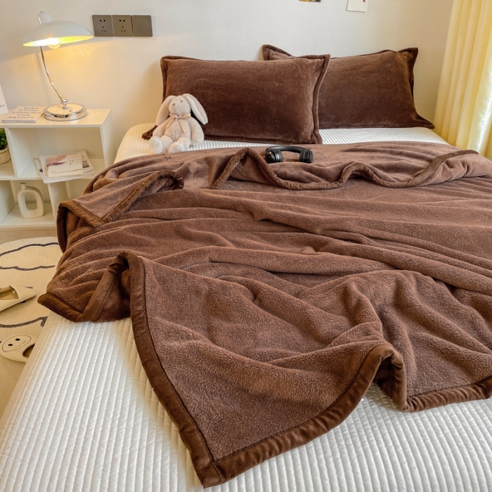 91家纺网 家纺一手货源 找家纺 雅萱家纺 2022新款纯色牛奶绒多功能毛毯 咖啡