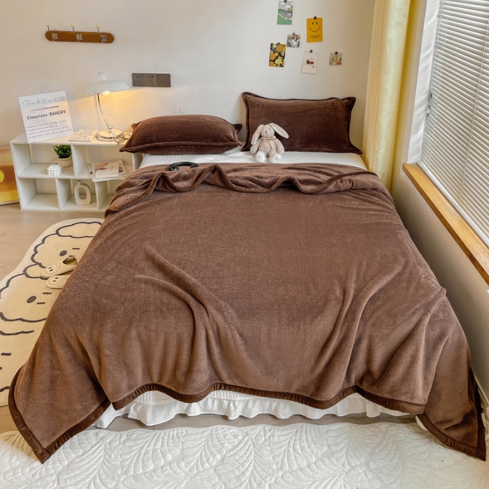 91家纺网 家纺一手货源 找家纺 雅萱家纺 2022新款纯色牛奶绒多功能毛毯 咖啡