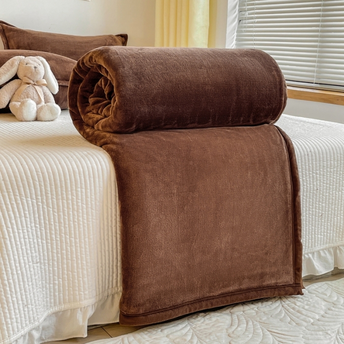 91家纺网 家纺一手货源 找家纺 雅萱家纺 2022新款纯色牛奶绒多功能毛毯 咖啡