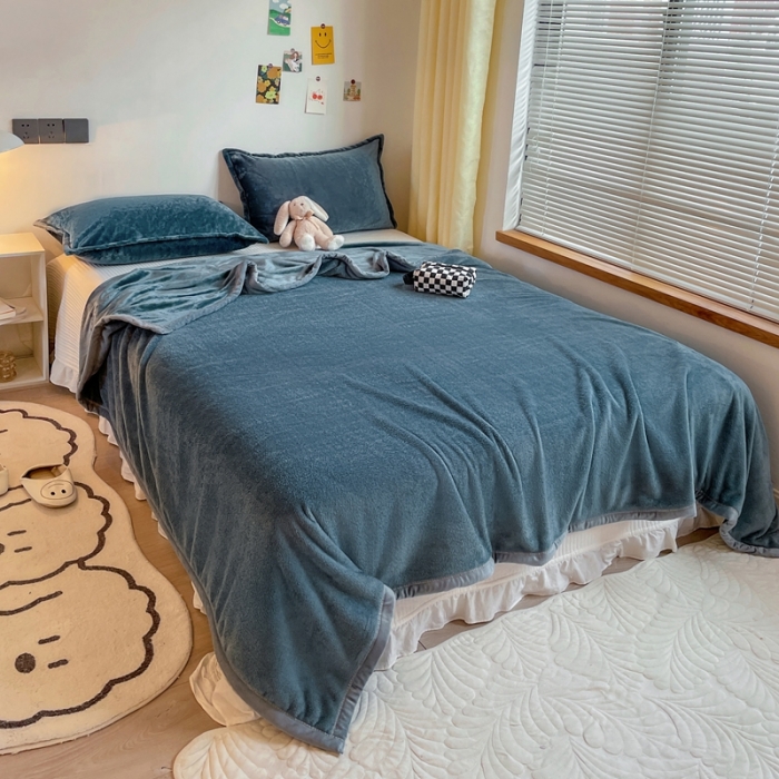 91家纺网 家纺一手货源 找家纺 雅萱家纺 2022新款纯色牛奶绒多功能毛毯 蓝灰
