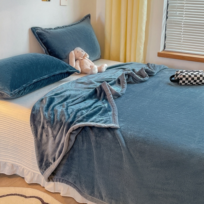 91家纺网 家纺一手货源 找家纺 雅萱家纺 2022新款纯色牛奶绒多功能毛毯 蓝灰