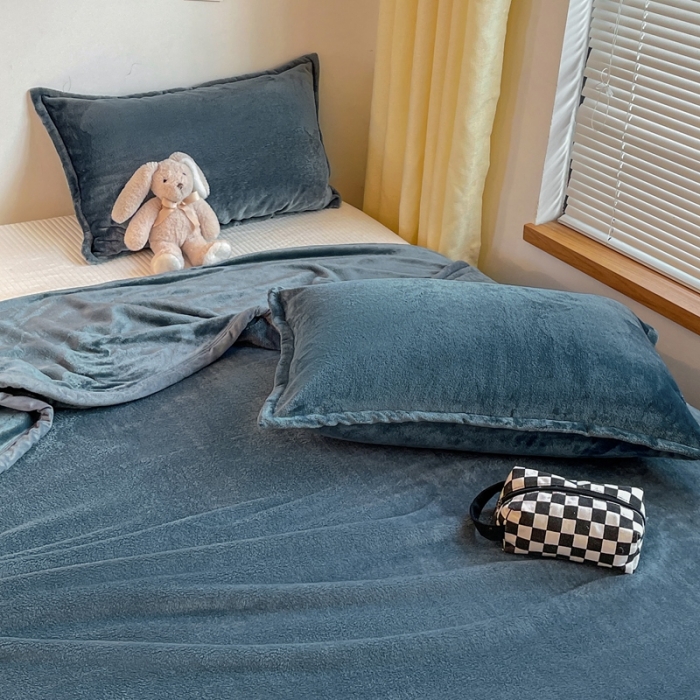 91家纺网 家纺一手货源 找家纺 雅萱家纺 2022新款纯色牛奶绒多功能毛毯 蓝灰