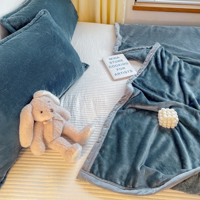 91家纺网 家纺一手货源 找家纺 雅萱家纺 2022新款纯色牛奶绒多功能毛毯 蓝灰