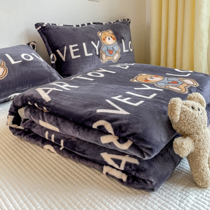 91家纺网 家纺一手货源 找家纺 雅萱家纺 2022新款印花云貂绒毛毯 love熊