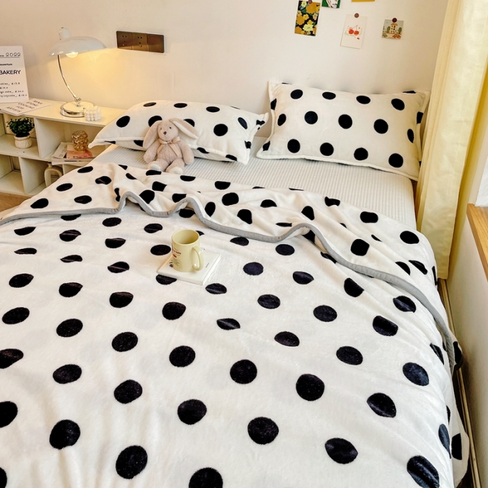 91家纺网 家纺一手货源 找家纺 雅萱家纺 2022新款印花云貂绒毛毯 白波点