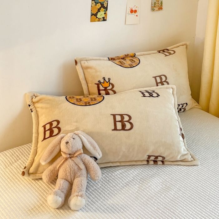 91家纺网 家纺一手货源 找家纺 雅萱家纺 2022新款印花云貂绒毛毯 宝莉熊