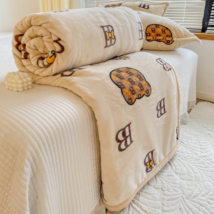 91家纺网 家纺一手货源 找家纺 雅萱家纺 2022新款印花云貂绒毛毯 宝莉熊