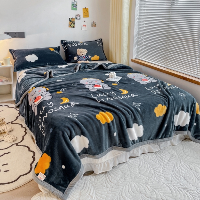 91家纺网 家纺一手货源 找家纺 雅萱家纺 2022新款印花云貂绒毛毯 草莓恐龙