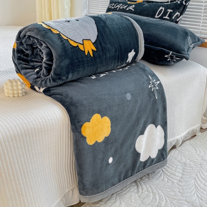 91家纺网 家纺一手货源 找家纺 雅萱家纺 2022新款印花云貂绒毛毯 草莓恐龙