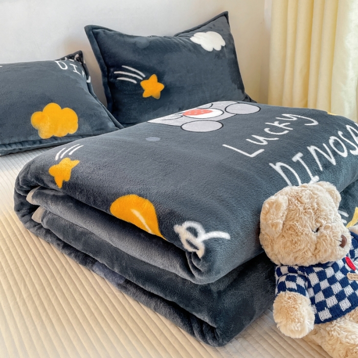 91家纺网 家纺一手货源 找家纺 雅萱家纺 2022新款印花云貂绒毛毯 草莓恐龙