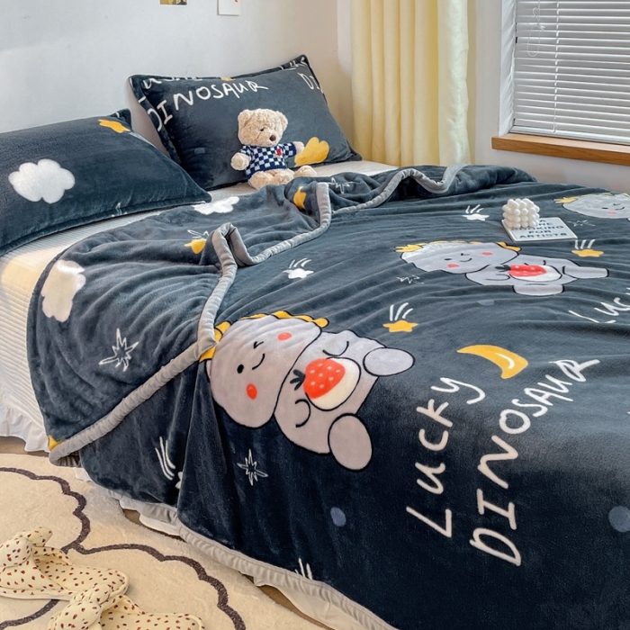 91家纺网 家纺一手货源 找家纺 雅萱家纺 2022新款印花云貂绒毛毯 草莓恐龙