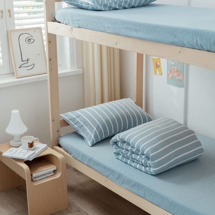 91家纺网 家纺一手货源 找家纺 梦享生活家居 2022新款水洗棉上下铺三件套 浅蓝宽条