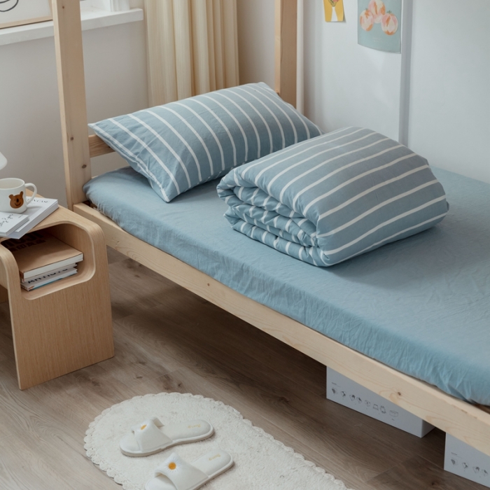 91家纺网 家纺一手货源 找家纺 梦享生活家居 2022新款水洗棉上下铺三件套 浅蓝宽条