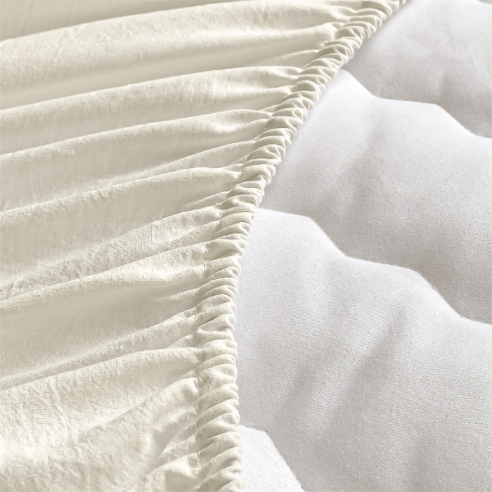 91家纺网 家纺一手货源 找家纺 鑫钰 2023新款迪士尼全棉色织刺绣床笠 草莓熊