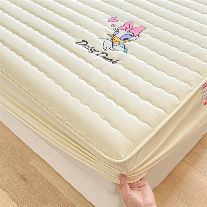 91家纺网 家纺一手货源 找家纺 鑫钰 2023新款迪士尼全棉色织刺绣床笠 黛西公主