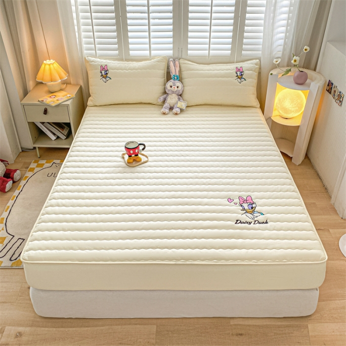 91家纺网 家纺一手货源 找家纺 鑫钰 2023新款迪士尼全棉色织刺绣床笠 黛西公主